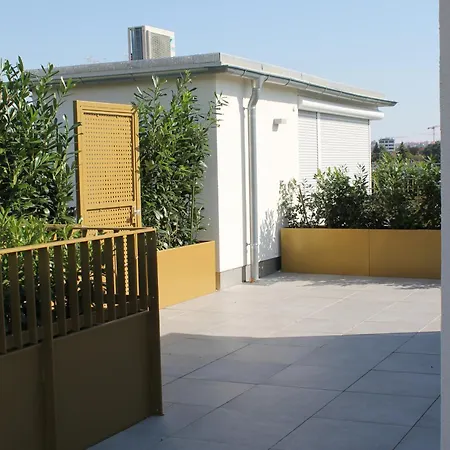 Apartment Exklusives Mit Großer Dachterrasse